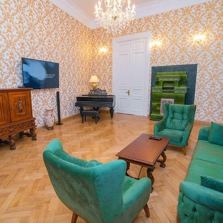 Solo Apartment In City Center Tbilisi Bagian luar foto