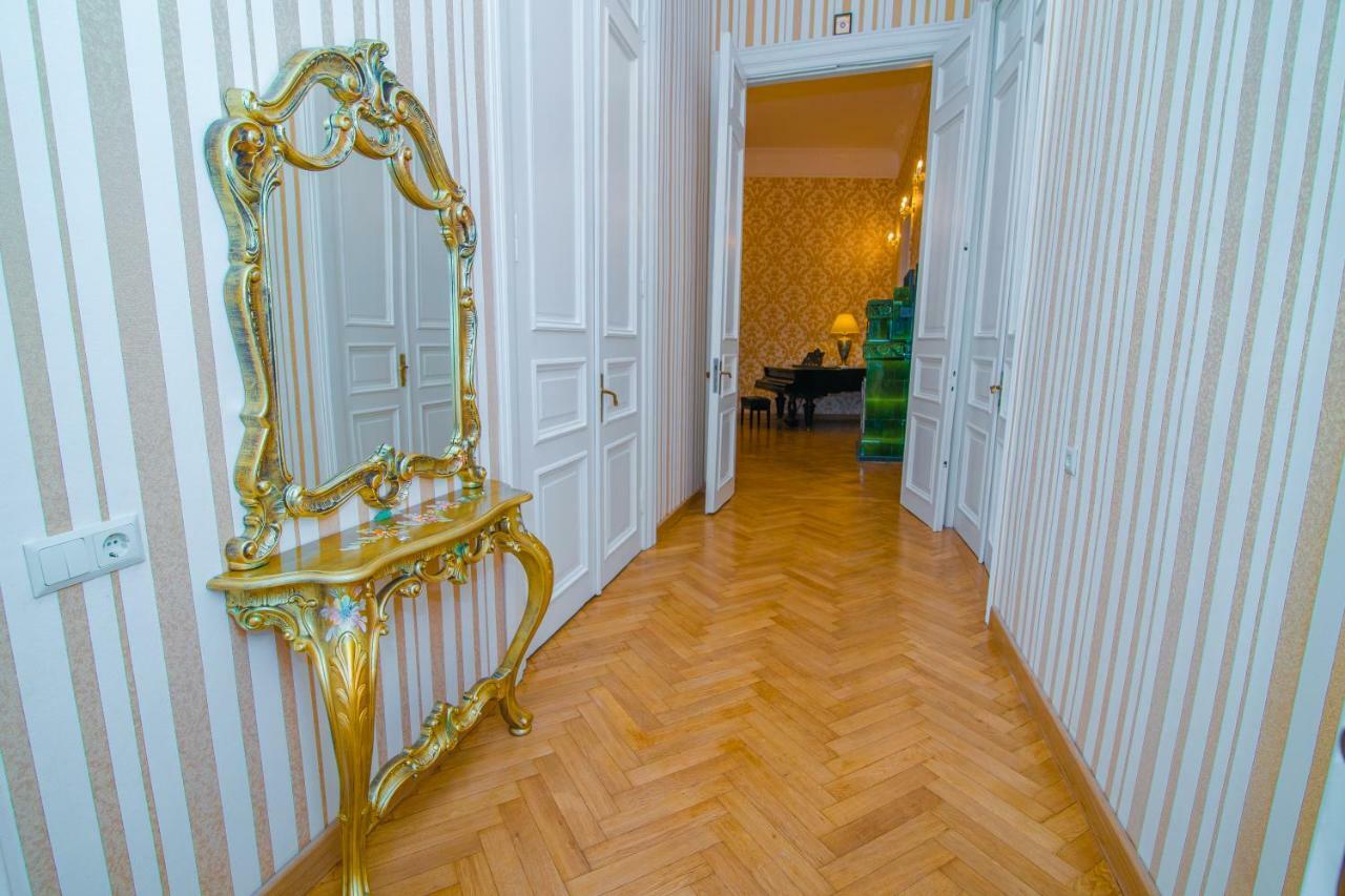 Solo Apartment In City Center Tbilisi Bagian luar foto