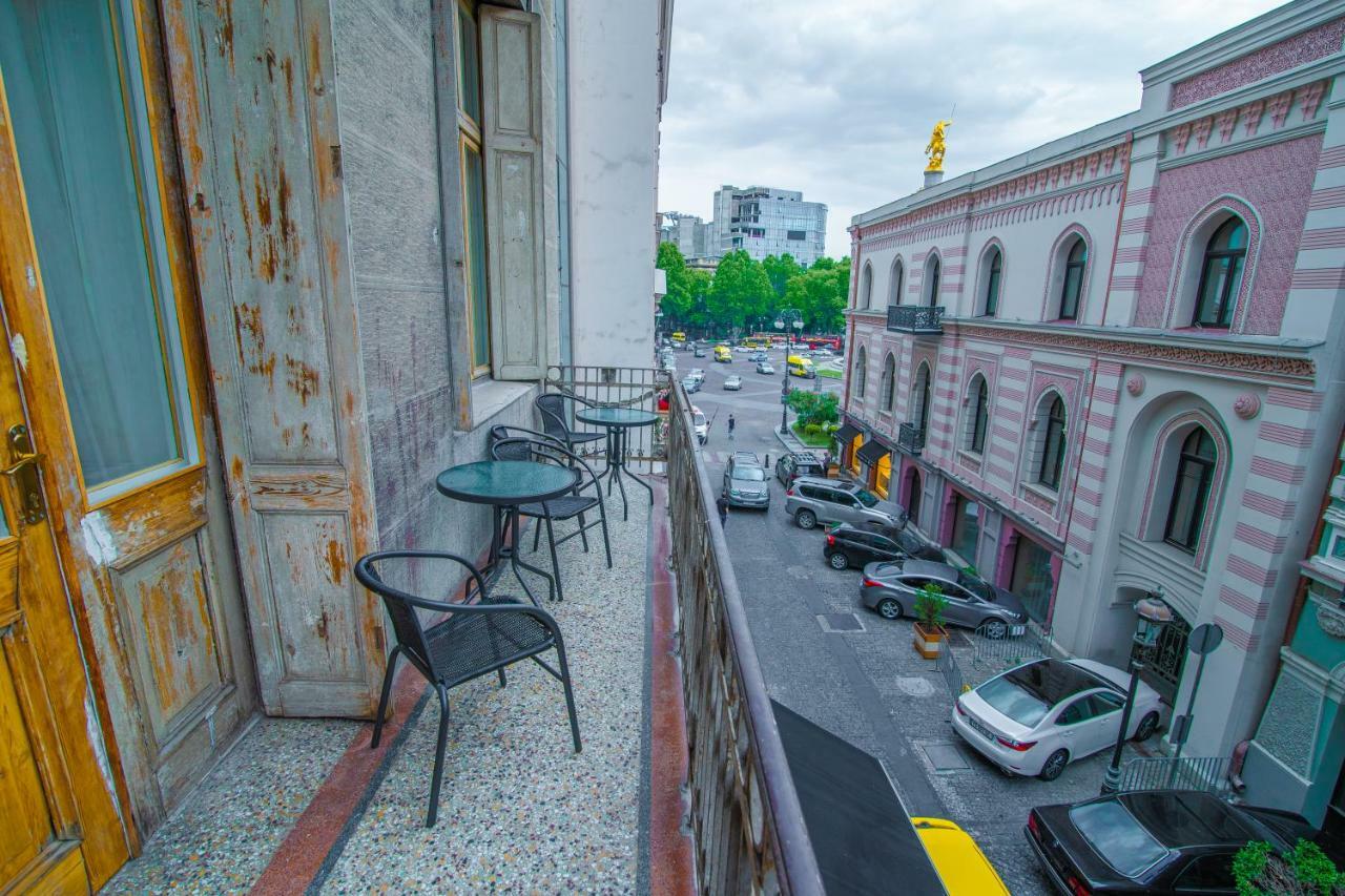 Solo Apartment In City Center Tbilisi Bagian luar foto