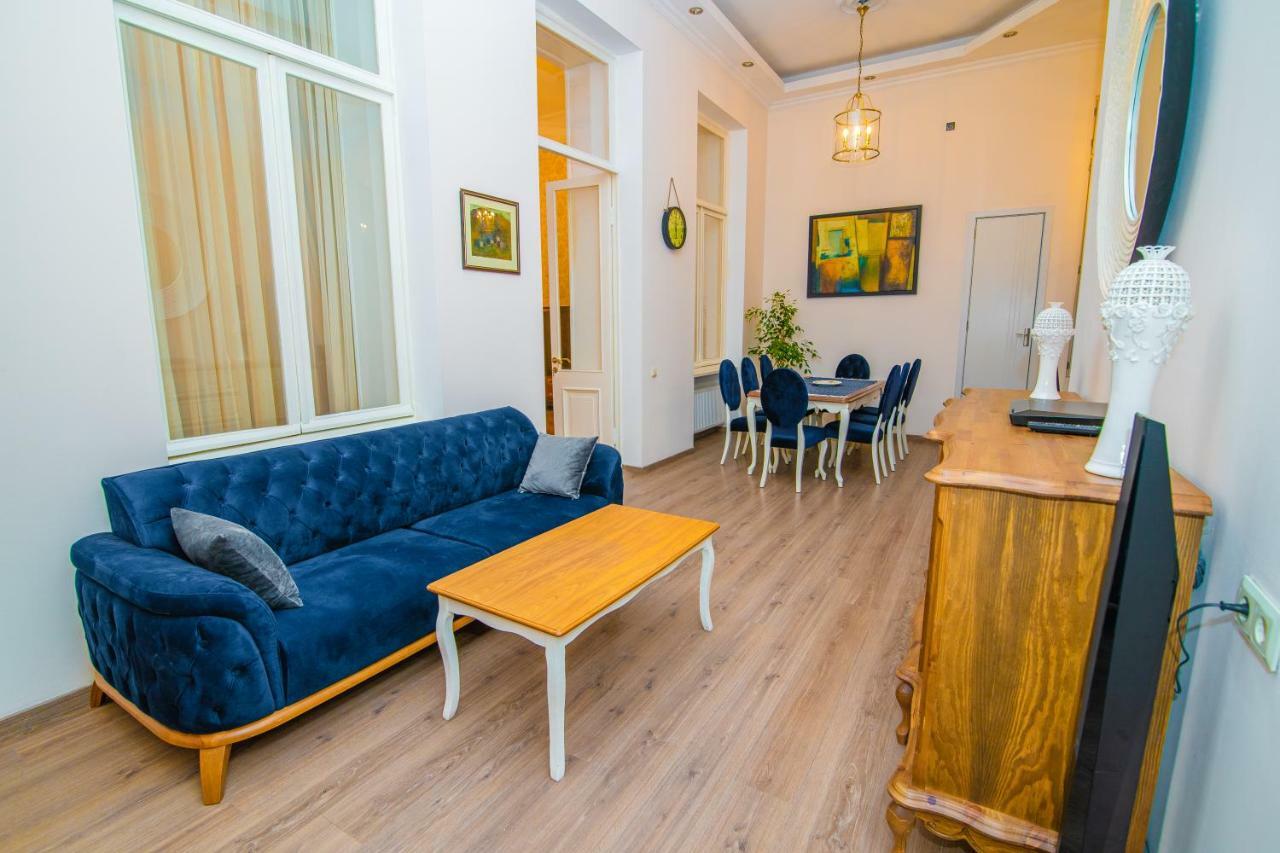Solo Apartment In City Center Tbilisi Bagian luar foto