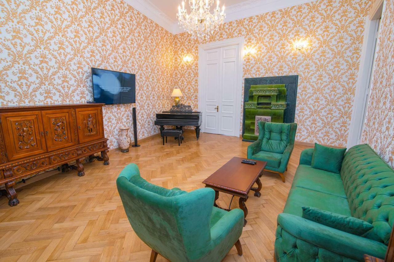 Solo Apartment In City Center Tbilisi Bagian luar foto