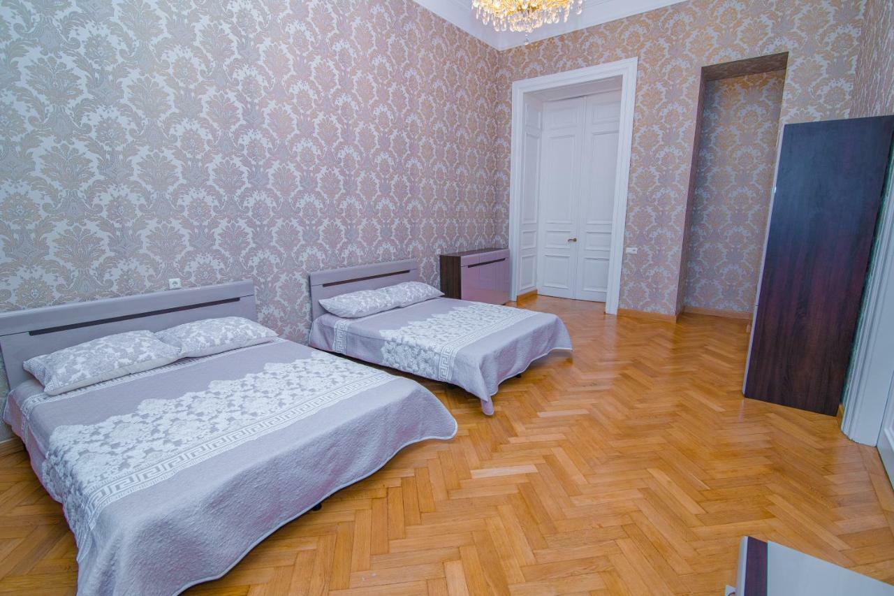 Solo Apartment In City Center Tbilisi Bagian luar foto