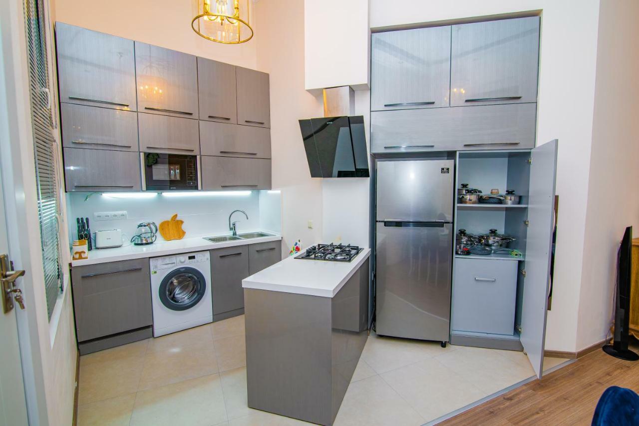 Solo Apartment In City Center Tbilisi Bagian luar foto