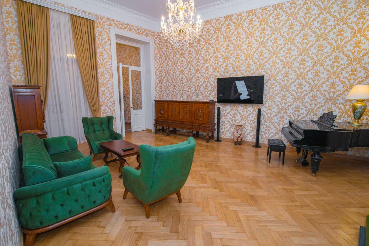 Solo Apartment In City Center Tbilisi Bagian luar foto