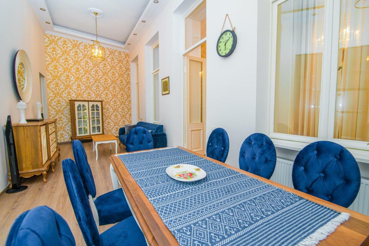 Solo Apartment In City Center Tbilisi Bagian luar foto