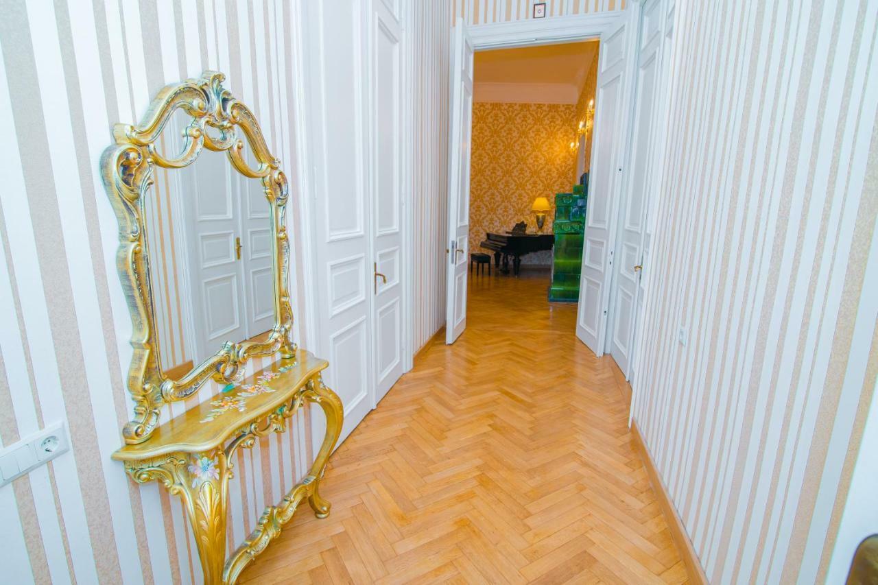 Solo Apartment In City Center Tbilisi Bagian luar foto