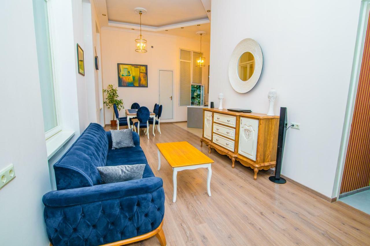 Solo Apartment In City Center Tbilisi Bagian luar foto