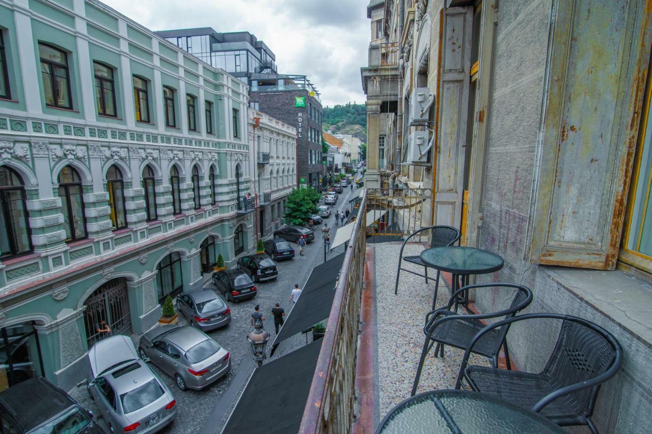 Solo Apartment In City Center Tbilisi Bagian luar foto