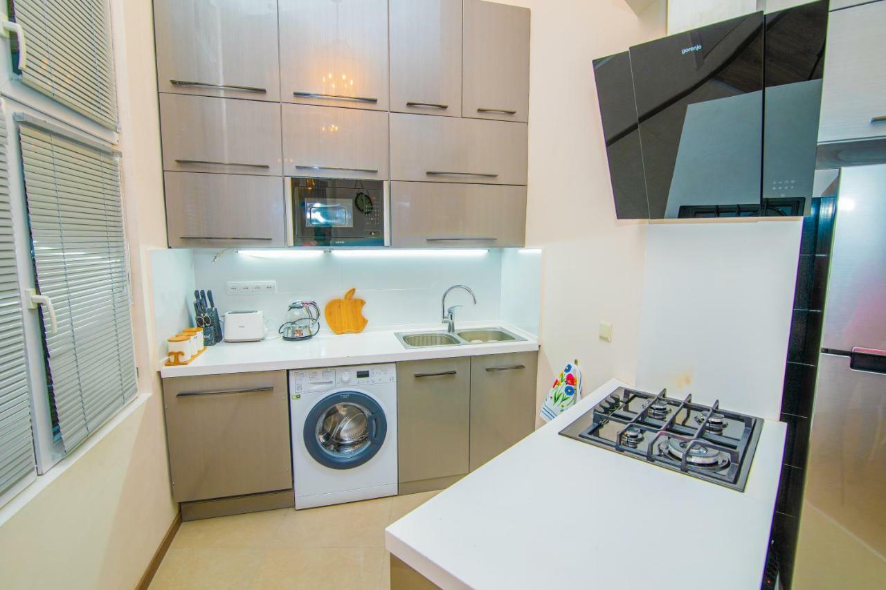 Solo Apartment In City Center Tbilisi Bagian luar foto