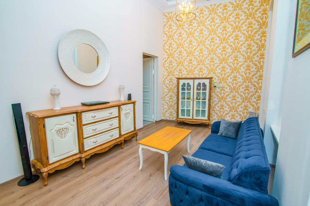 Solo Apartment In City Center Tbilisi Bagian luar foto